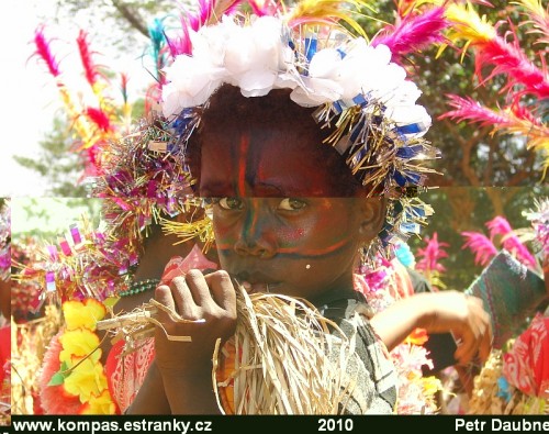  Dívka z ostrova Tanna na slavnosti Toka Ceremony.