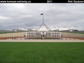 Canberra - budova novÃ©ho parlamentu (otevÅena roku 1988)