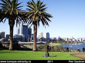 Pohled z Kings Parku na centrum Perthu