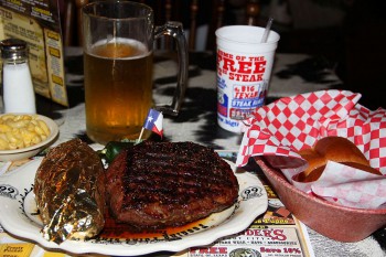 MÅ¯j steak byl ovÅ¡em ponÄkud skromnÄjÅ¡Ã­,ale i tak,600 gramÅ¯ je OK