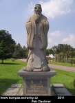 singapore-23-konfuciova-socha--v-cinske-zahrade.jpg